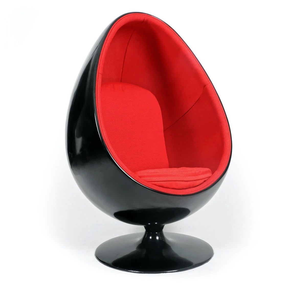 EGG CHAIR Designed by Eero Aarnio in 1963 (760x870x1350)mm 40 kgs Price: 12.000.000 VND