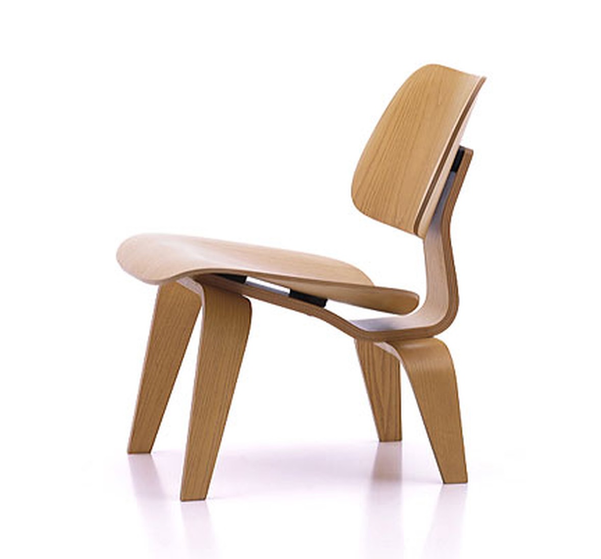 LCW CHAIR Designed by Charles & Ray Eames, 1946 610 x 560 x 705 mm Plywood Price: 2.770.000 VND